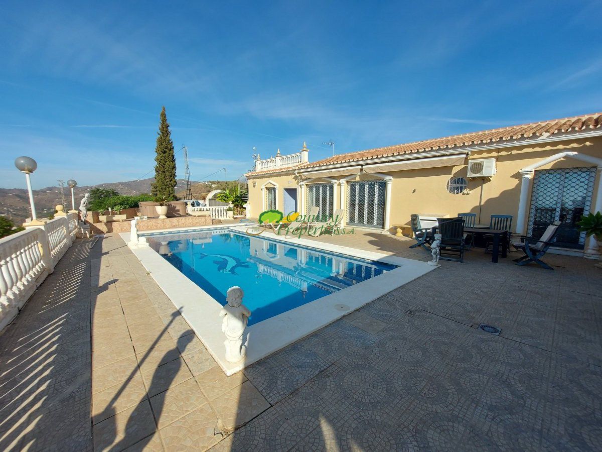 For Sale Country Houses in Torrox, Torrox. 499.000